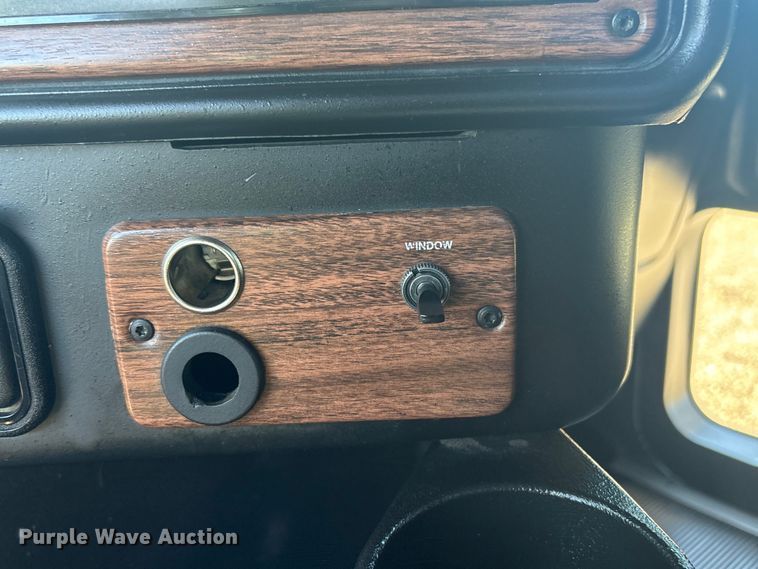 image for item EG8862 1999 Freightliner semi truck