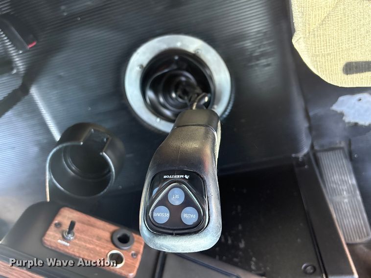 image for item EG8862 1999 Freightliner semi truck