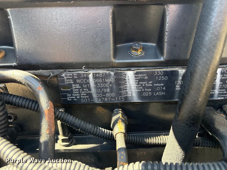 image for item EG8862 1999 Freightliner semi truck