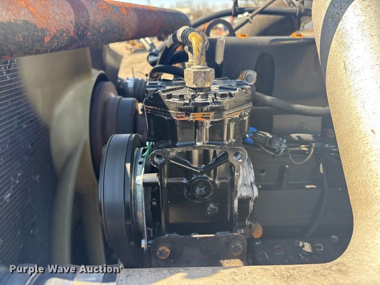 image for item EG8862 1999 Freightliner semi truck