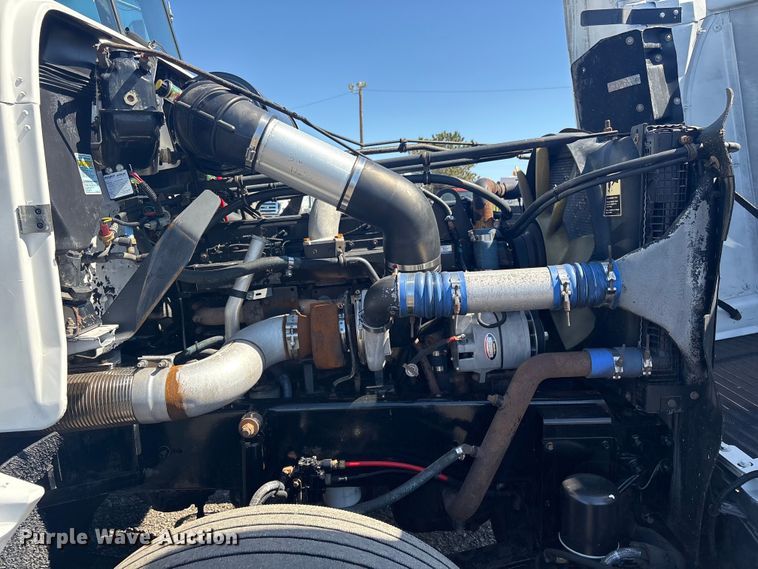 image for item EG8862 1999 Freightliner semi truck