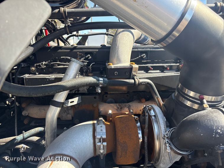 image for item EG8862 1999 Freightliner semi truck