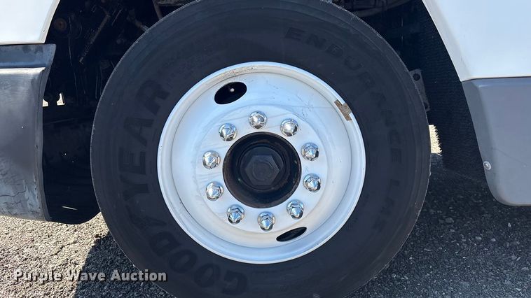 image for item EG8862 1999 Freightliner semi truck