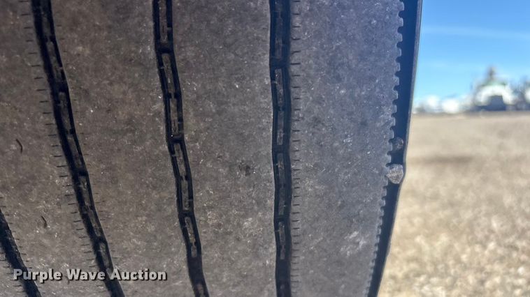 image for item EG8862 1999 Freightliner semi truck