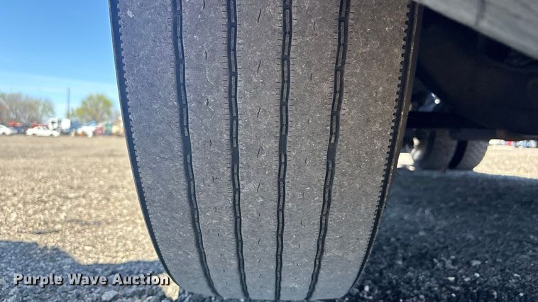 image for item EG8862 1999 Freightliner semi truck