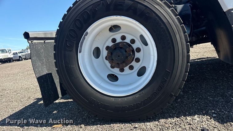 image for item EG8862 1999 Freightliner semi truck