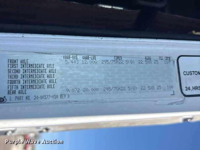 image for item EG8862 1999 Freightliner semi truck