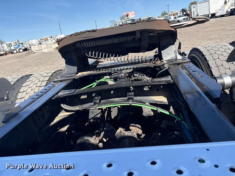 image for item EG8864 2016 Freightliner Cascadia semi truck