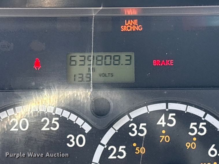 image for item EG8864 2016 Freightliner Cascadia semi truck