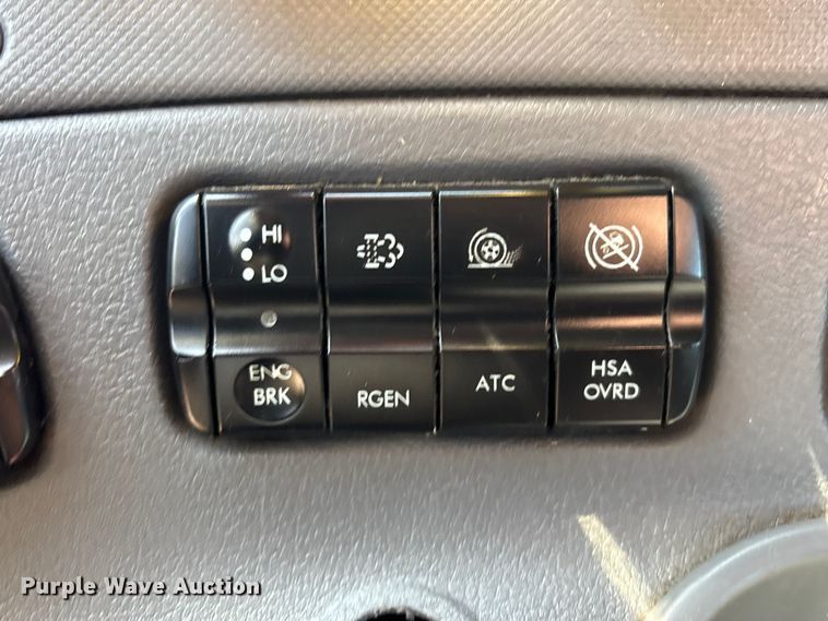 image for item EG8864 2016 Freightliner Cascadia semi truck