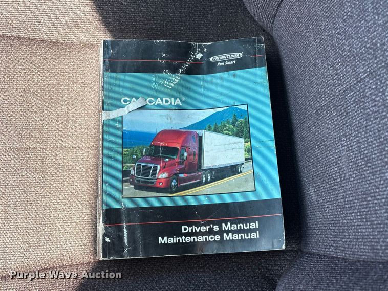 image for item EG8864 2016 Freightliner Cascadia semi truck