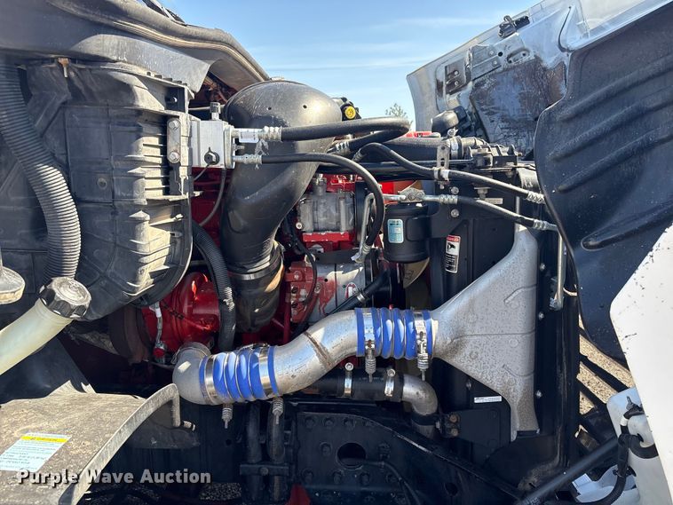 image for item EG8864 2016 Freightliner Cascadia semi truck