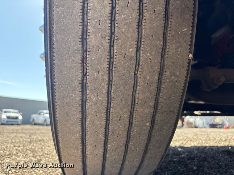 image for item EG8864 2016 Freightliner Cascadia semi truck