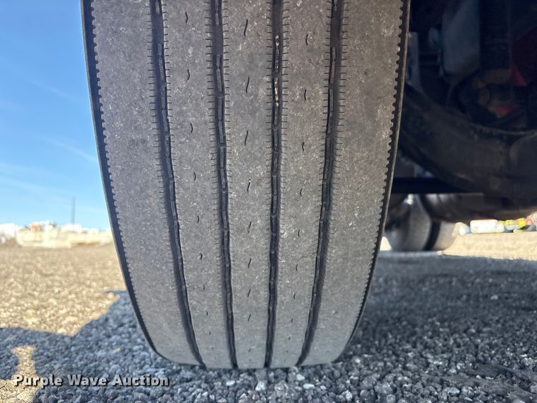 image for item EG8864 2016 Freightliner Cascadia semi truck