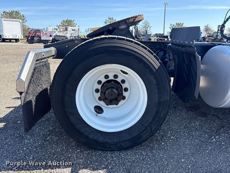 image for item EG8864 2016 Freightliner Cascadia semi truck