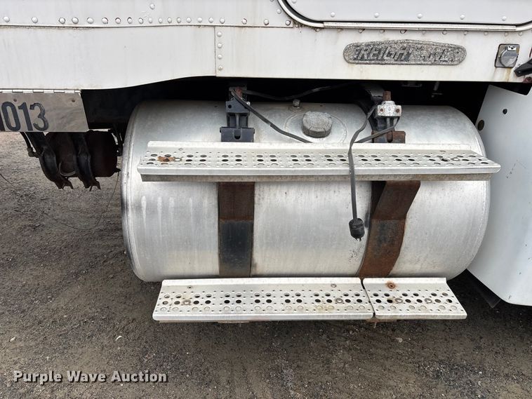 image for item EM5034 1994 Freightliner FLD semi truck