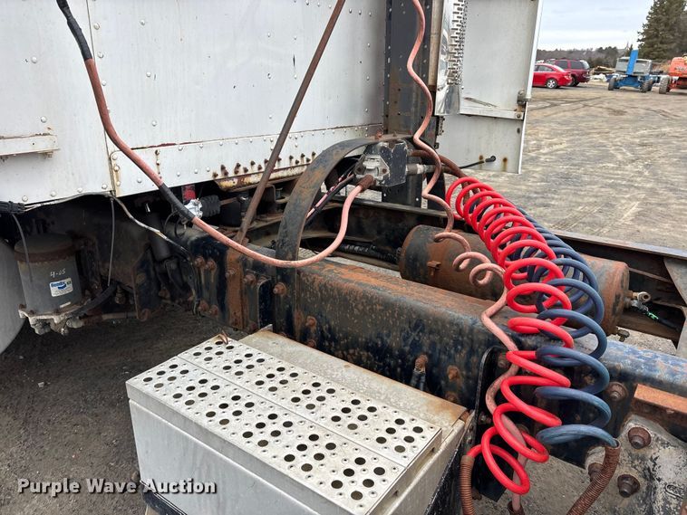 image for item EM5034 1994 Freightliner FLD semi truck