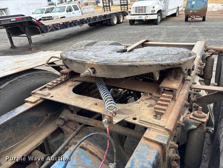 image for item EM5034 1994 Freightliner FLD semi truck