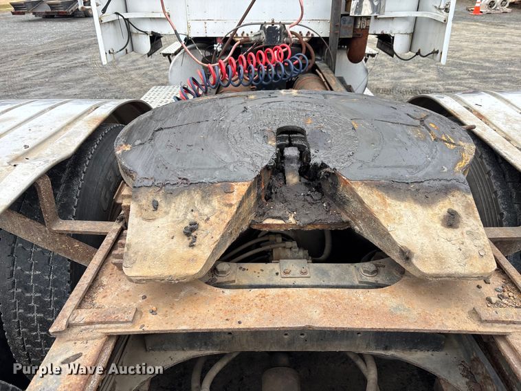 image for item EM5034 1994 Freightliner FLD semi truck