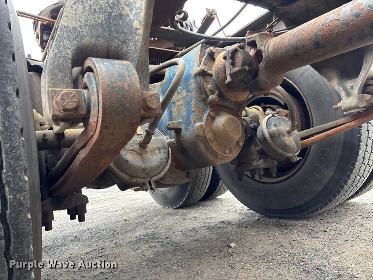 image for item EM5034 1994 Freightliner FLD semi truck