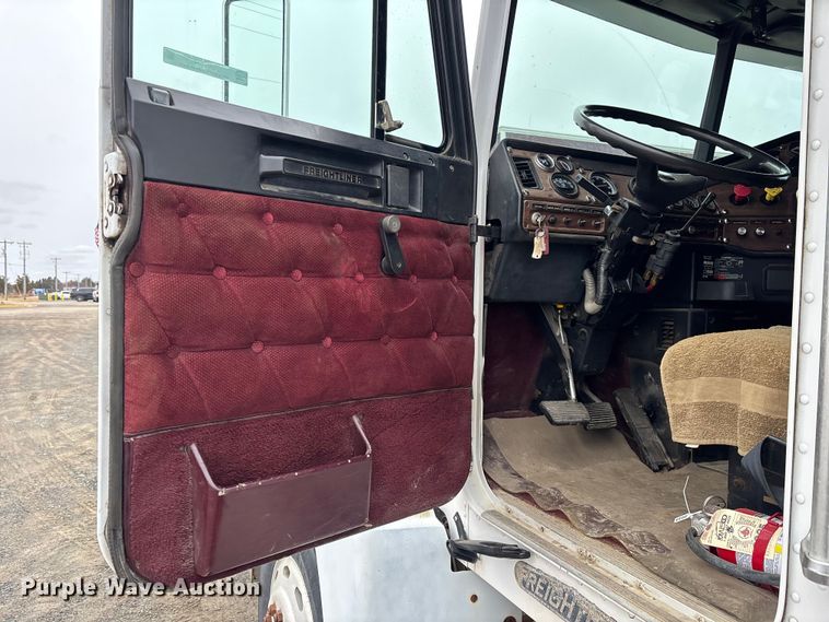 image for item EM5034 1994 Freightliner FLD semi truck