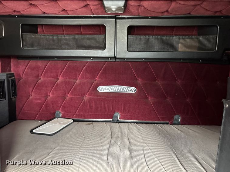 image for item EM5034 1994 Freightliner FLD semi truck