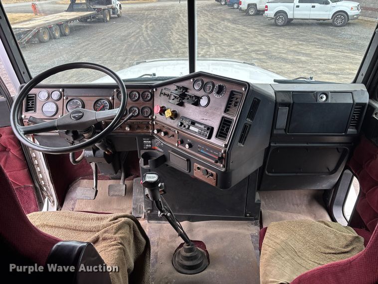 image for item EM5034 1994 Freightliner FLD semi truck