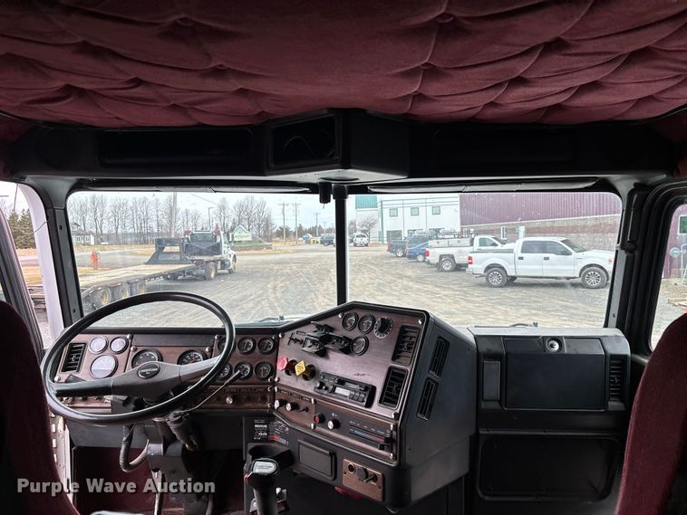 image for item EM5034 1994 Freightliner FLD semi truck