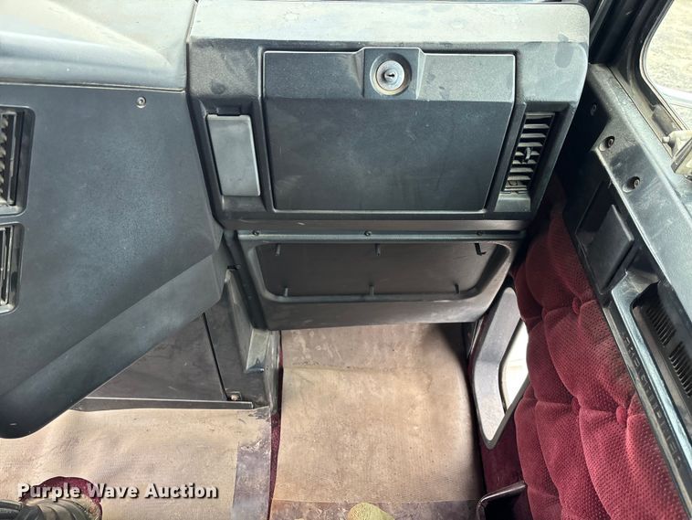 image for item EM5034 1994 Freightliner FLD semi truck