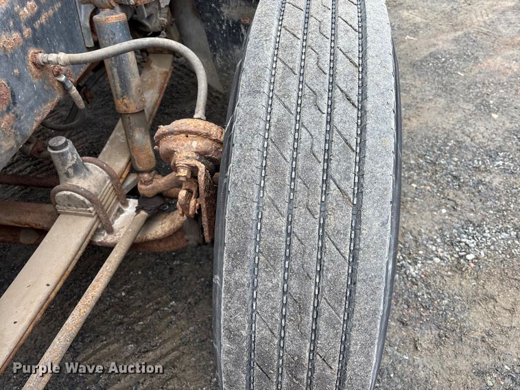 image for item EM5034 1994 Freightliner FLD semi truck