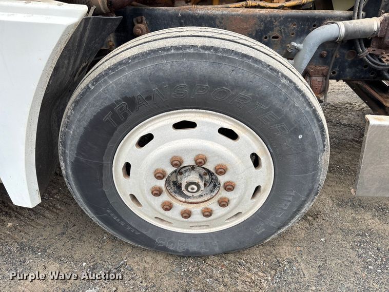 image for item EM5034 1994 Freightliner FLD semi truck