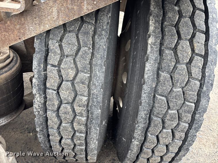 image for item EM5034 1994 Freightliner FLD semi truck