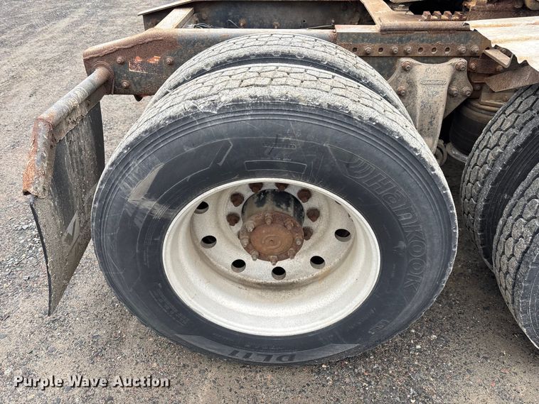 image for item EM5034 1994 Freightliner FLD semi truck