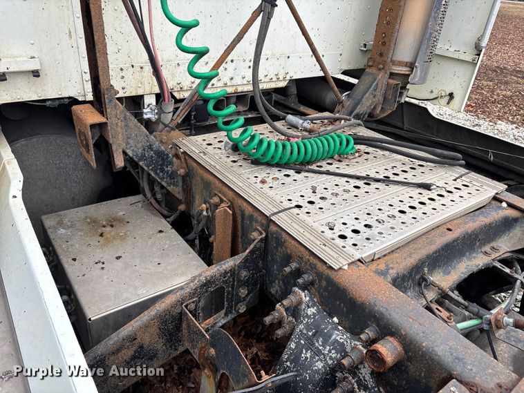 image for item EM5045 1997 Freightliner FLD semi truck