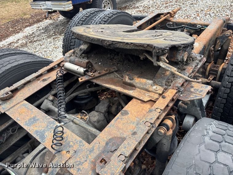 image for item EM5045 1997 Freightliner FLD semi truck