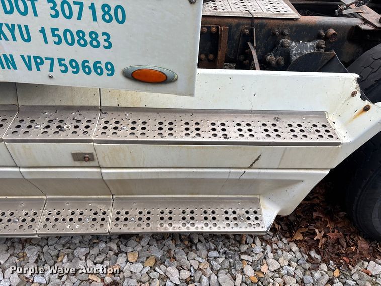 image for item EM5045 1997 Freightliner FLD semi truck