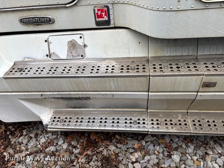 image for item EM5045 1997 Freightliner FLD semi truck