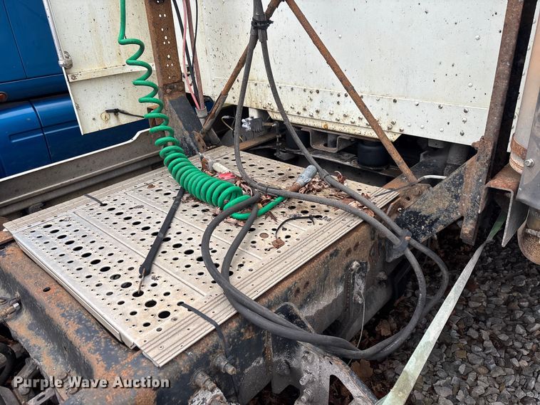 image for item EM5045 1997 Freightliner FLD semi truck