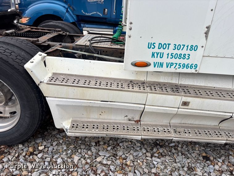 image for item EM5045 1997 Freightliner FLD semi truck