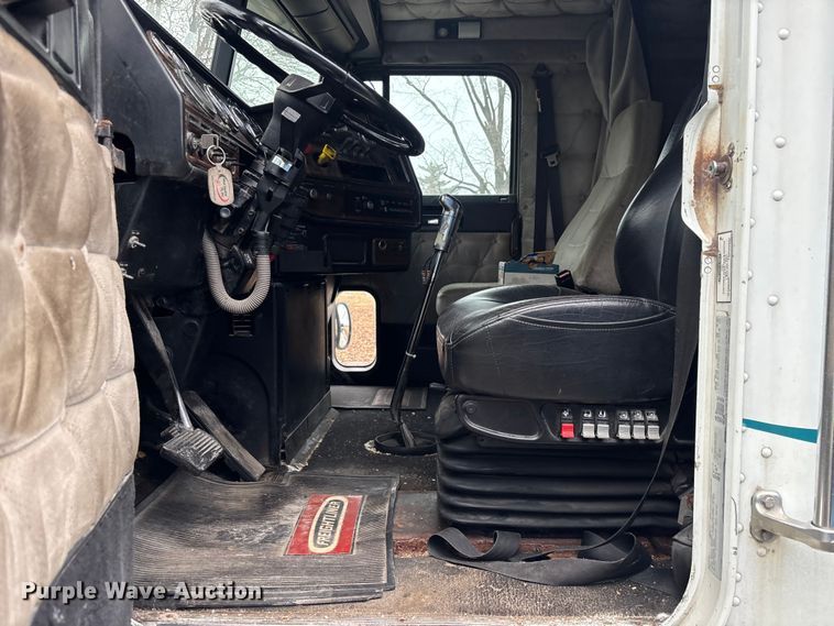 image for item EM5045 1997 Freightliner FLD semi truck