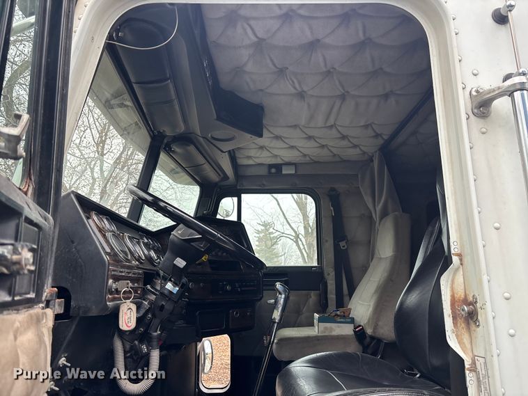 image for item EM5045 1997 Freightliner FLD semi truck