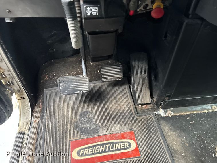 image for item EM5045 1997 Freightliner FLD semi truck