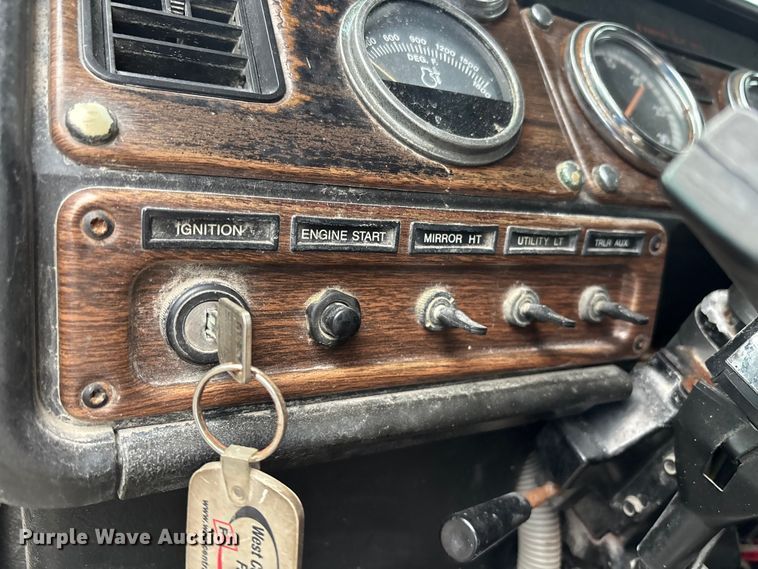 image for item EM5045 1997 Freightliner FLD semi truck