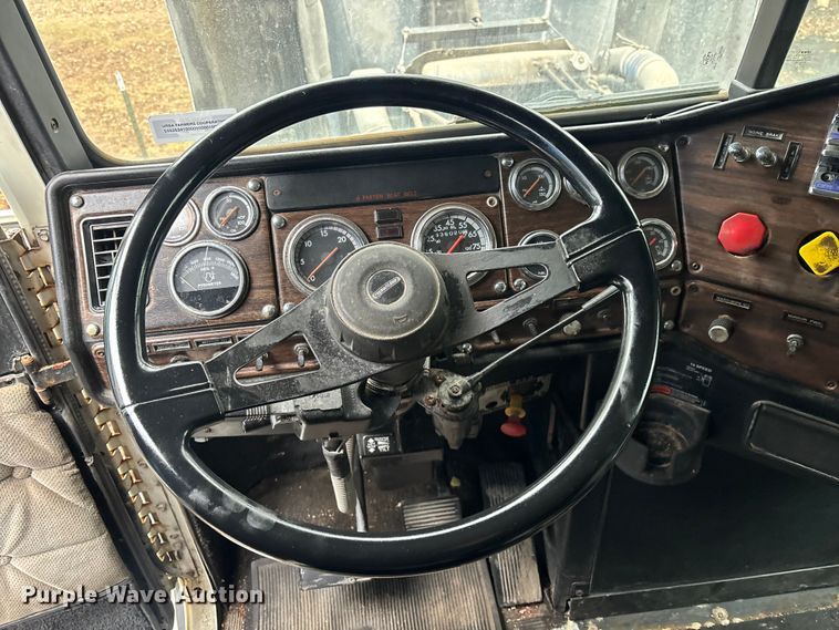 image for item EM5045 1997 Freightliner FLD semi truck