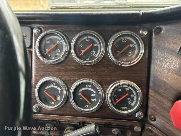 image for item EM5045 1997 Freightliner FLD semi truck