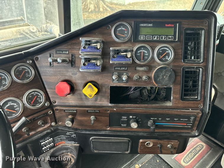 image for item EM5045 1997 Freightliner FLD semi truck