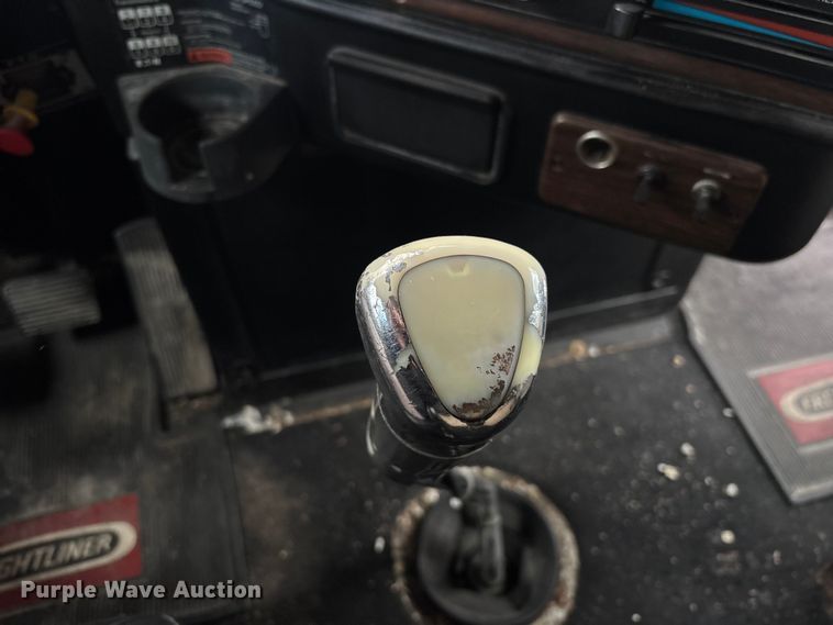 image for item EM5045 1997 Freightliner FLD semi truck