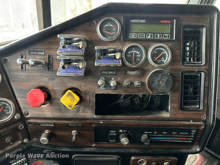 image for item EM5045 1997 Freightliner FLD semi truck