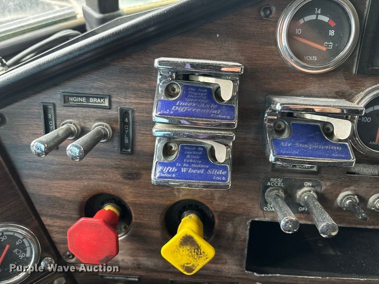 image for item EM5045 1997 Freightliner FLD semi truck