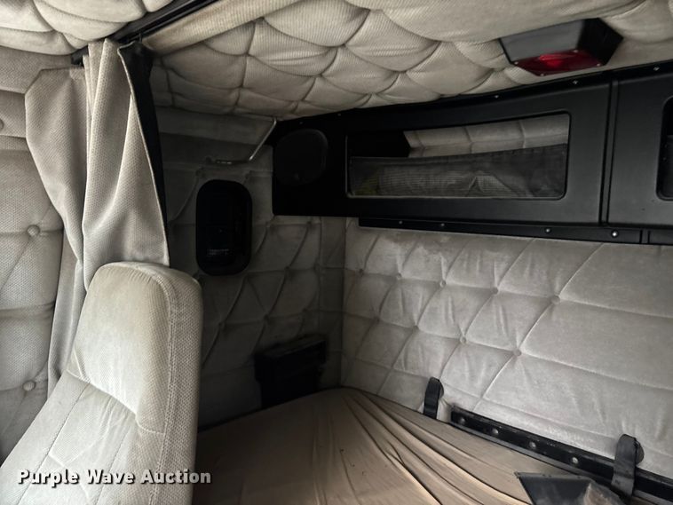 image for item EM5045 1997 Freightliner FLD semi truck